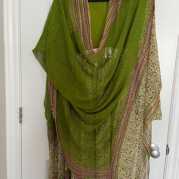 Shalwar kameez 3 piece medium - Picture 3 of 6